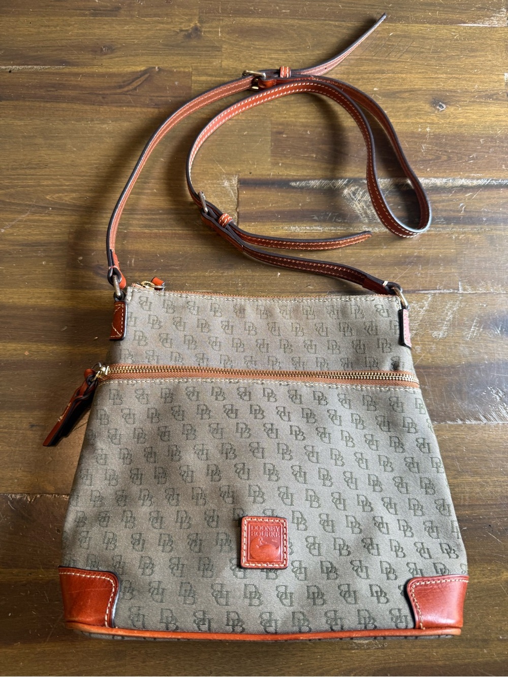 Dooney & Bourke Ivy Canvas Logo Classic Crossbody